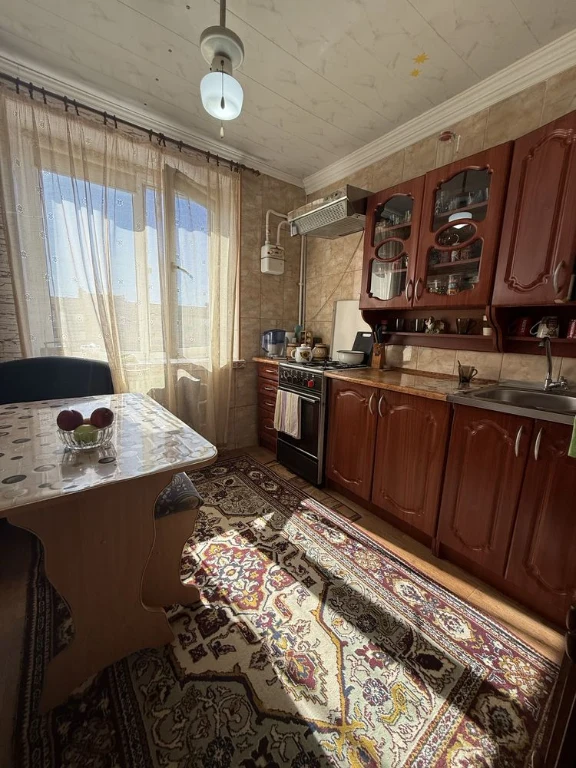 For Sale: Cozy 4-room apartment, Left Bank