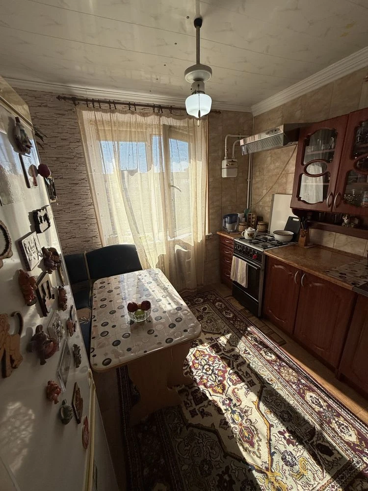 For Sale: Cozy 4-room apartment, Left Bank