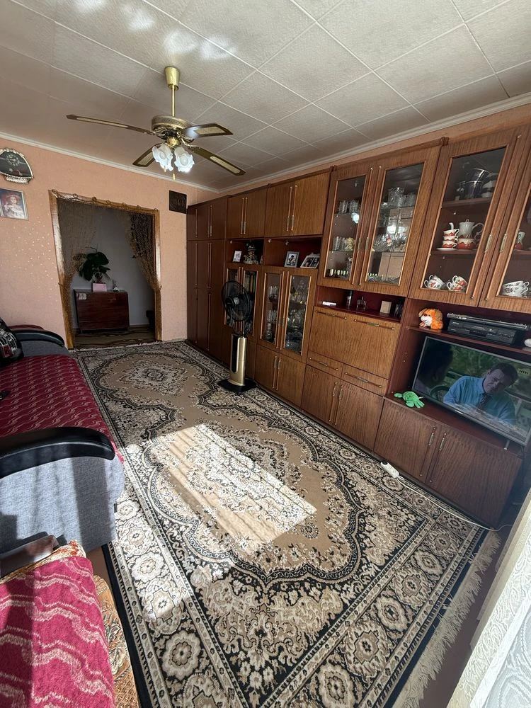 For Sale: Cozy 4-room apartment, Left Bank
