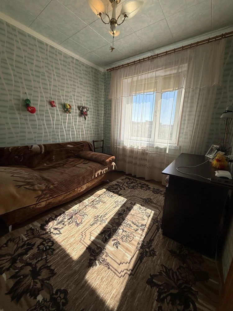 For Sale: Cozy 4-room apartment, Left Bank