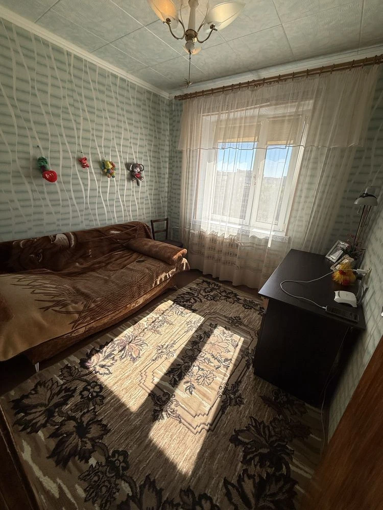 For Sale: Cozy 4-room apartment, Left Bank
