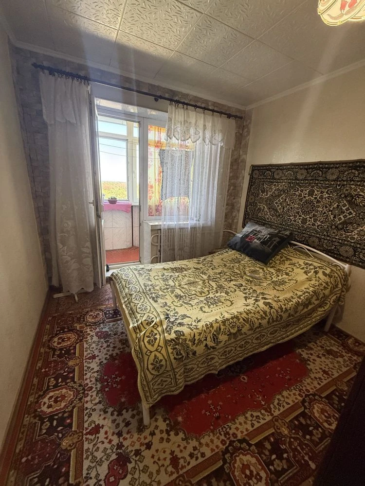 For Sale: Cozy 4-room apartment, Left Bank