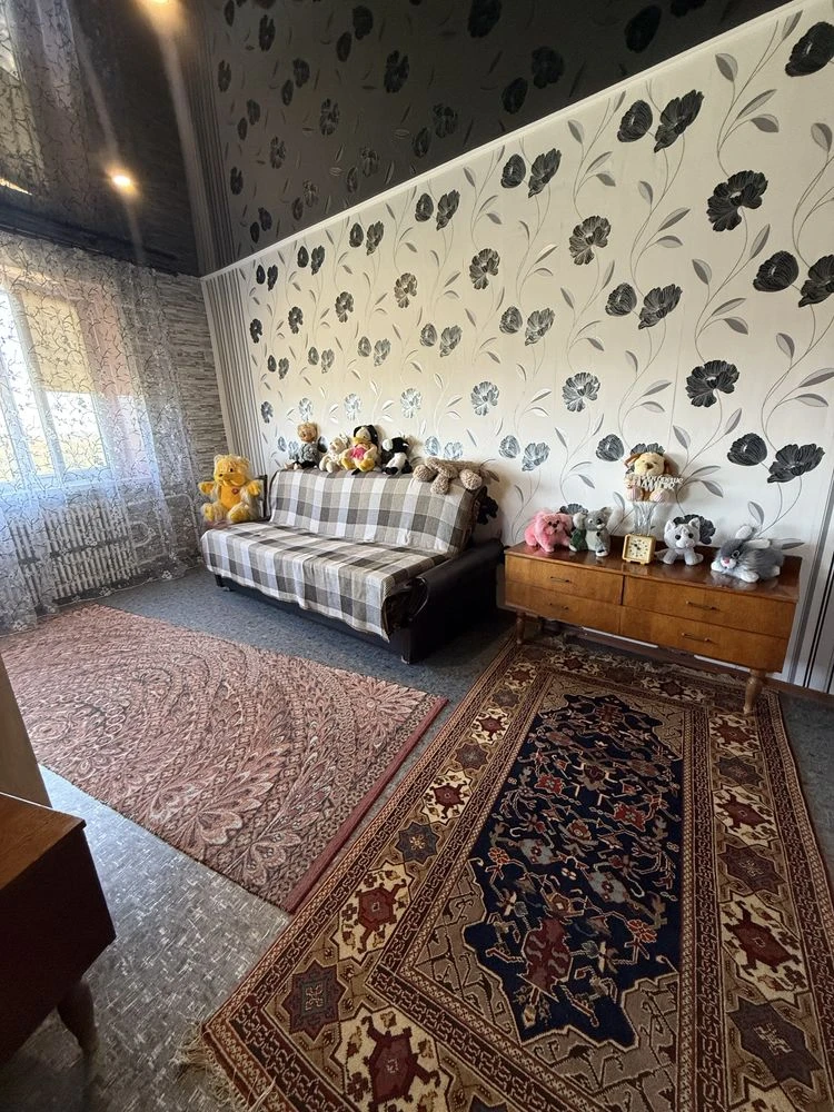 For Sale: Cozy 4-room apartment, Left Bank