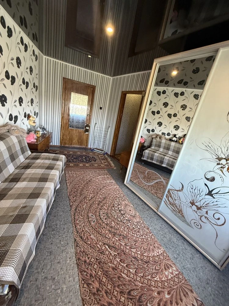 For Sale: Cozy 4-room apartment, Left Bank