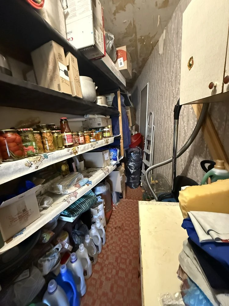 For Sale: Cozy 4-room apartment, Left Bank