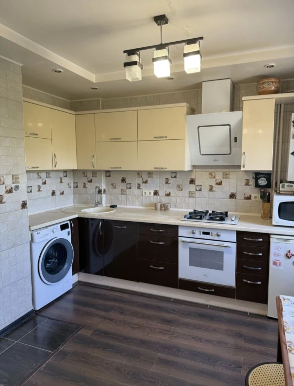 For sale 4-room apartment! Left bank!
