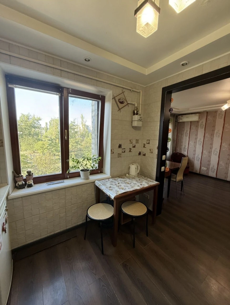 For sale 4-room apartment! Left bank!