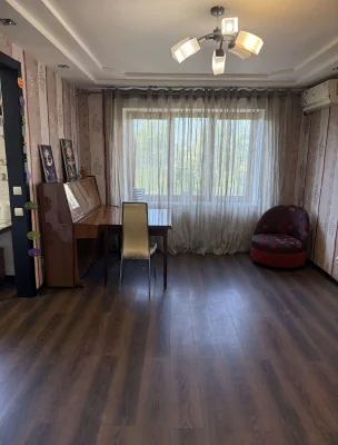 For sale 4-room apartment! Left bank!