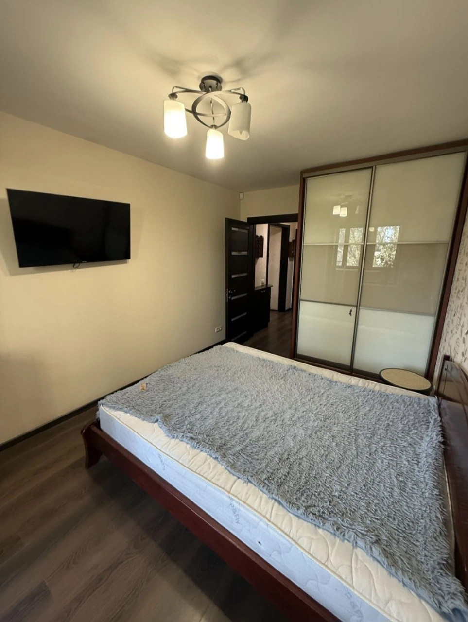 For sale 4-room apartment! Left bank!