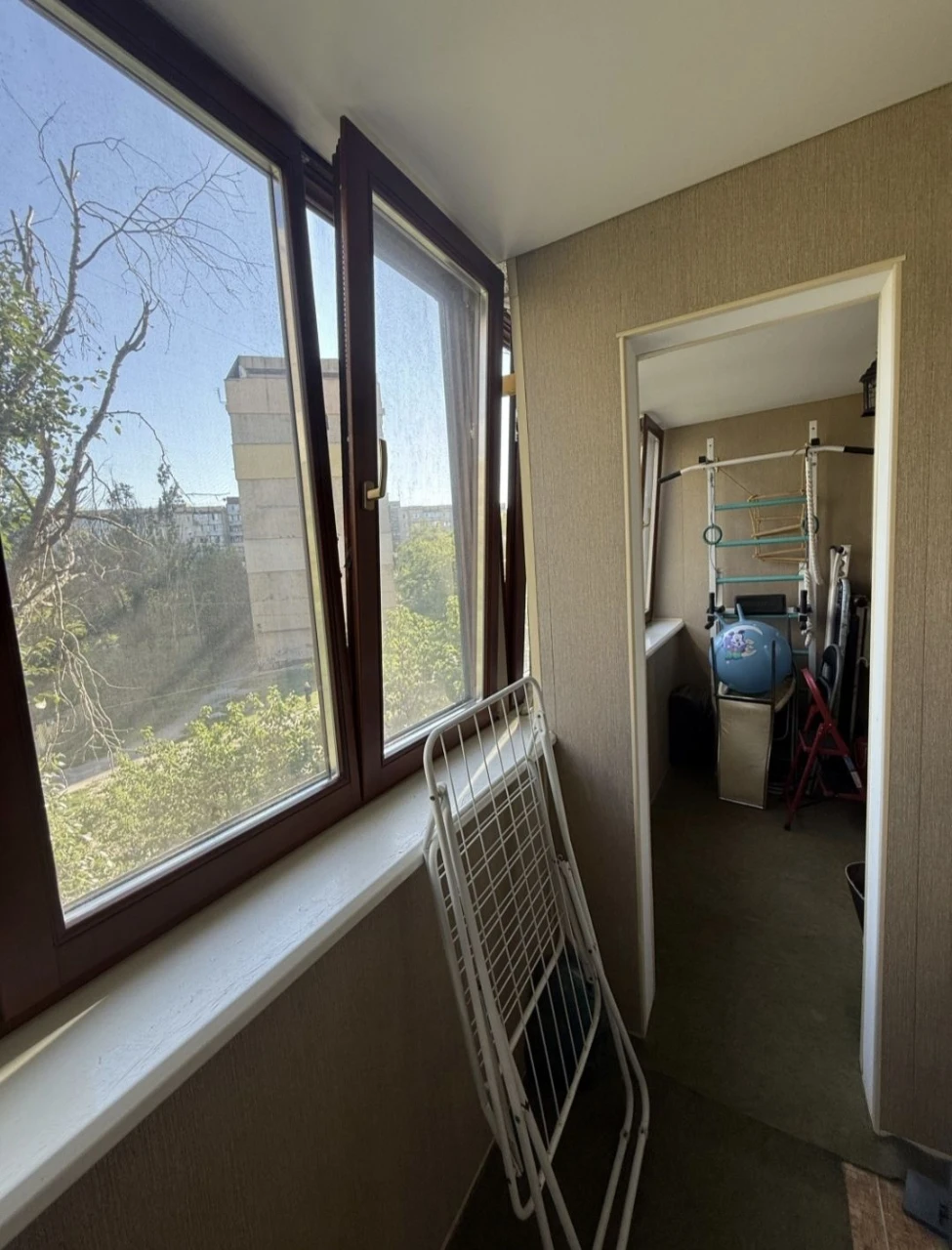 For sale 4-room apartment! Left bank!