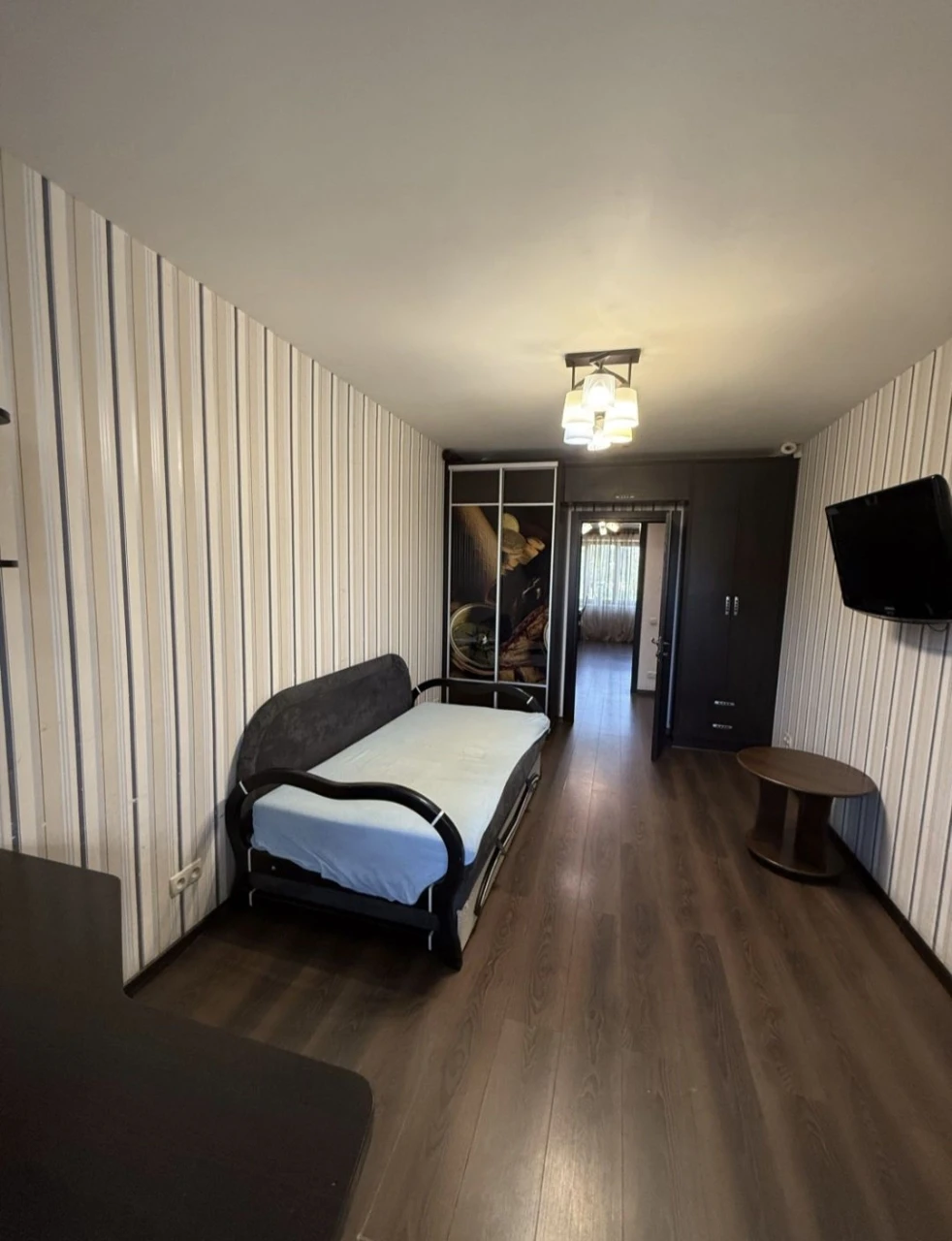 For sale 4-room apartment! Left bank!