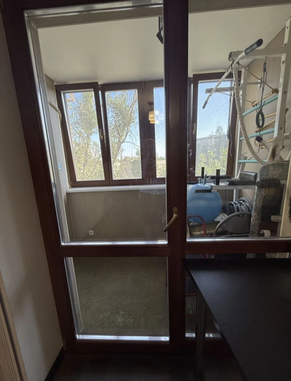 For sale 4-room apartment! Left bank!