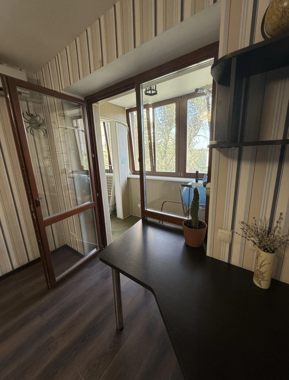 For sale 4-room apartment! Left bank!