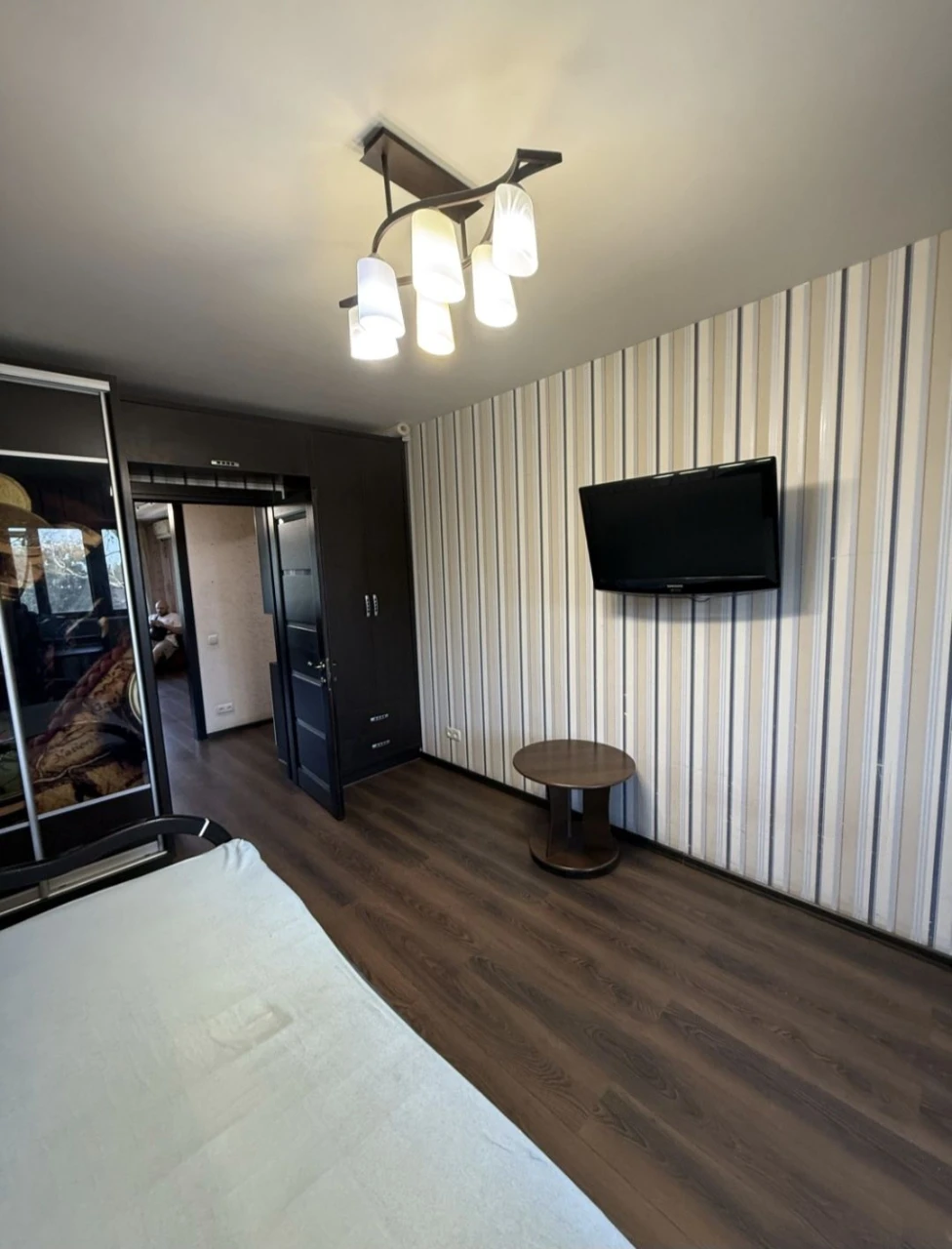 For sale 4-room apartment! Left bank!