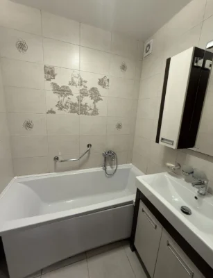 For sale 4-room apartment! Left bank!