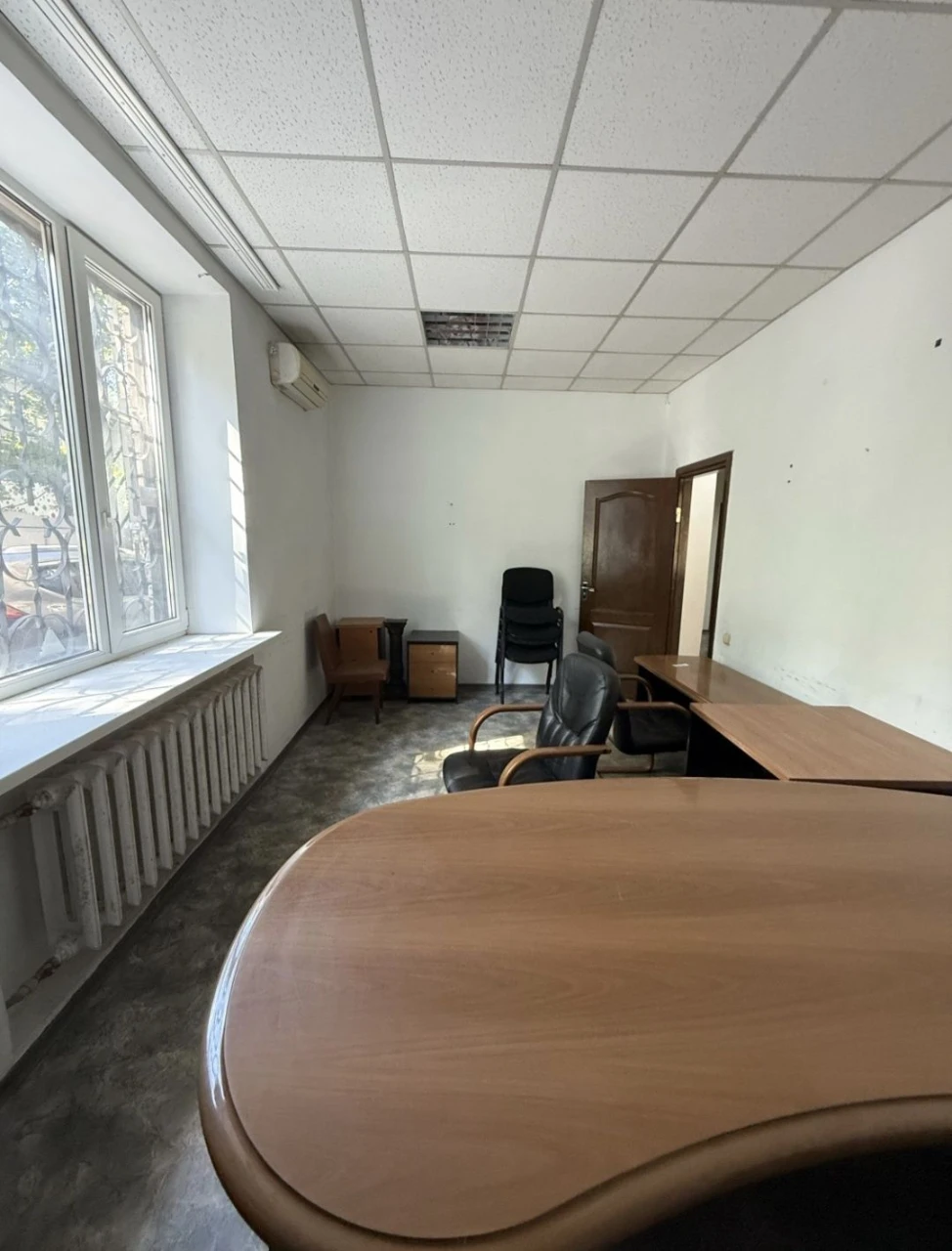 Продається 3-кімнатна квартира! Центр міста!