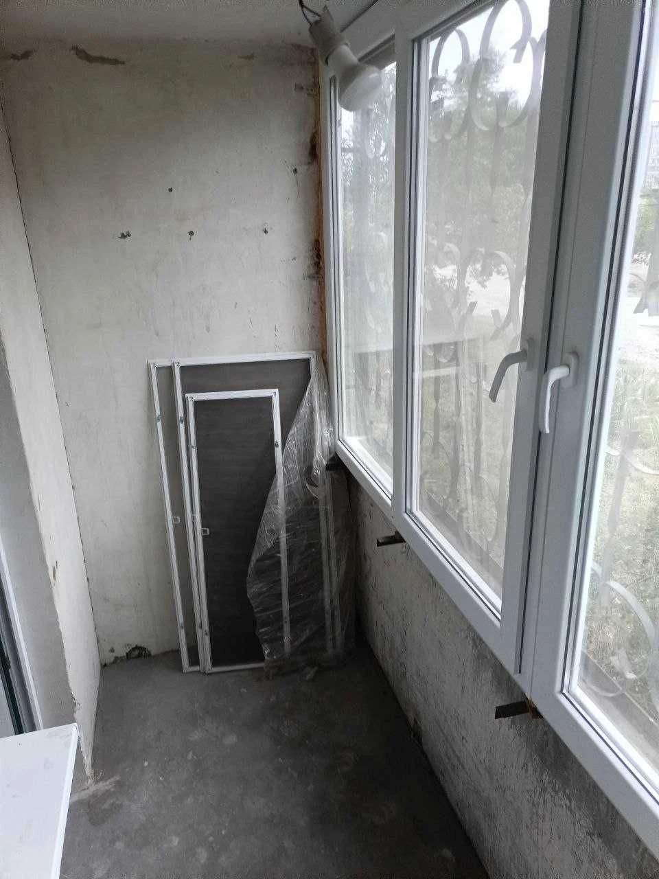 For sale, 2-room apartment on the Left Bank, 4th microdistrict, Certificate.