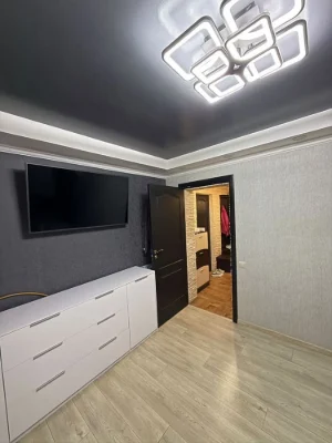 For Sale 2-room apartment with Full Renovation. Only cash.
