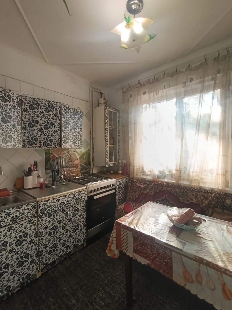 For Sale: 5 rooms in the left bank (3rd district)
