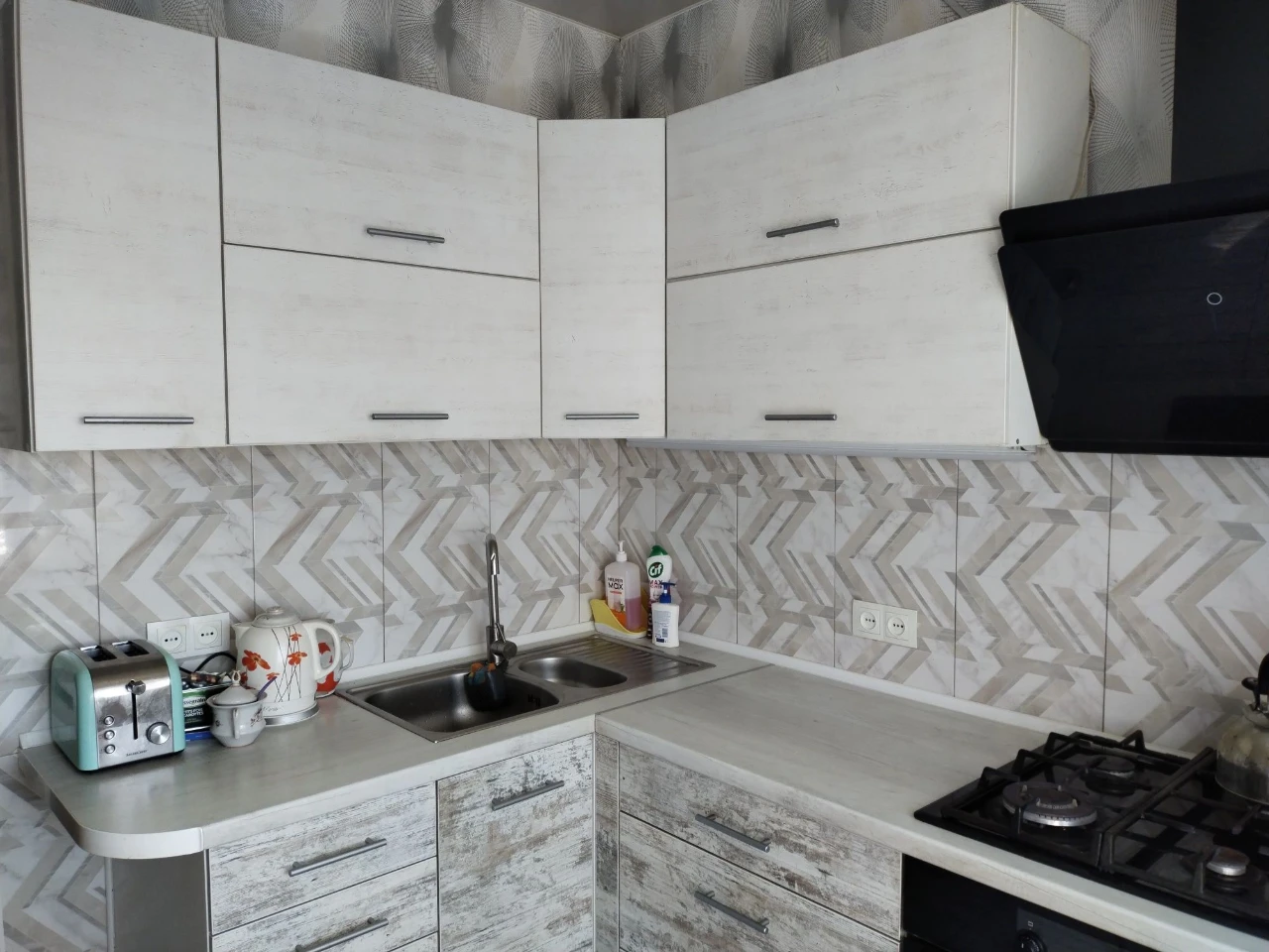 Sale of a 4-room apartment on the Left Bank of Kam'yans'ke