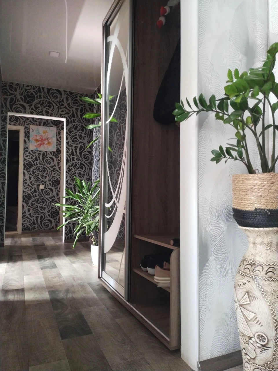 Sale of a 4-room apartment on the Left Bank of Kam'yans'ke