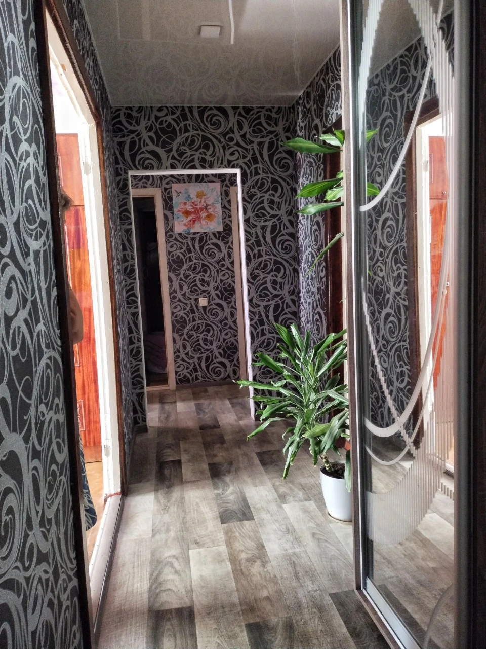 Sale of a 4-room apartment on the Left Bank of Kam'yans'ke