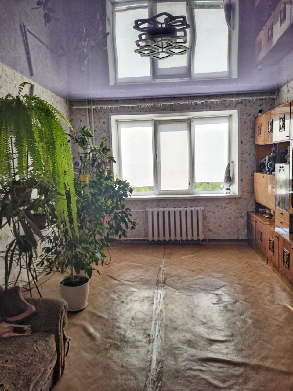 Sale of a 4-room apartment on the Left Bank of Kam'yans'ke