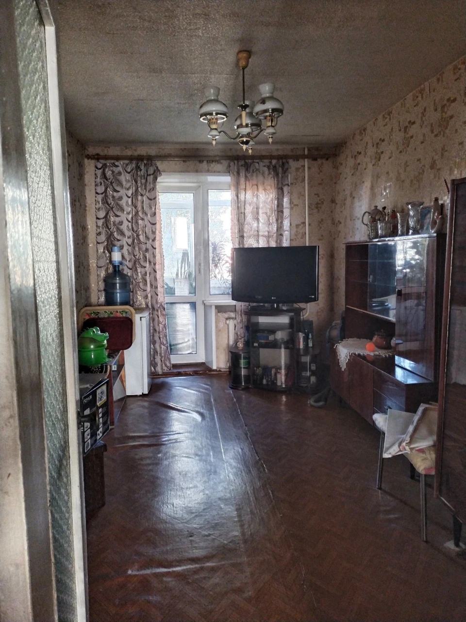 Sale of a 4-room apartment on the Left Bank of Kam'yans'ke