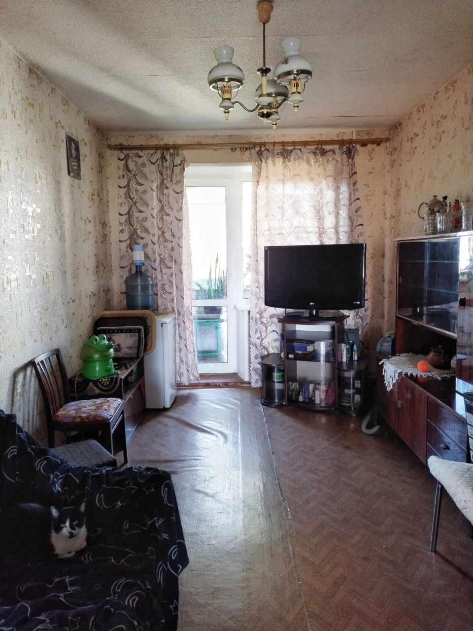 Sale of a 4-room apartment on the Left Bank of Kam'yans'ke