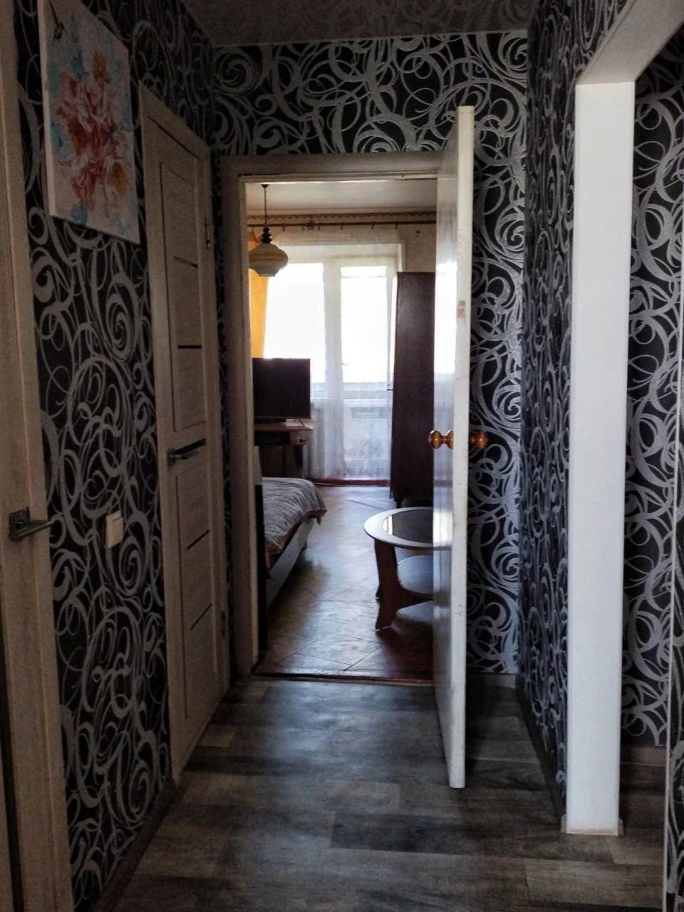 Sale of a 4-room apartment on the Left Bank of Kam'yans'ke