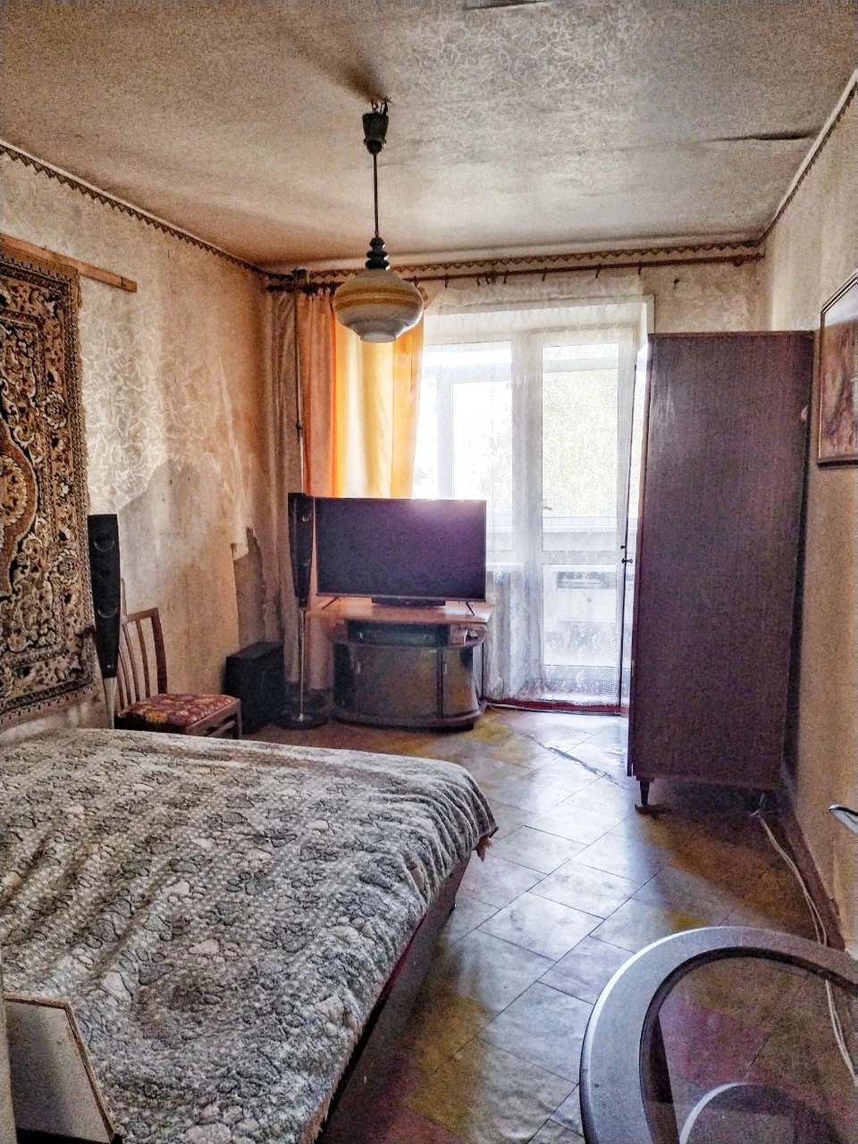 Sale of a 4-room apartment on the Left Bank of Kam'yans'ke