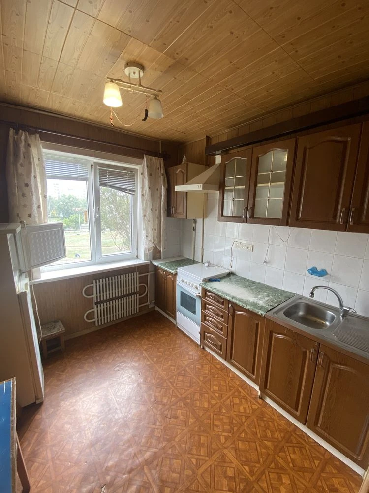 For Sale: 2-bedroom apartment. 10th microdistrict. Left Bank.