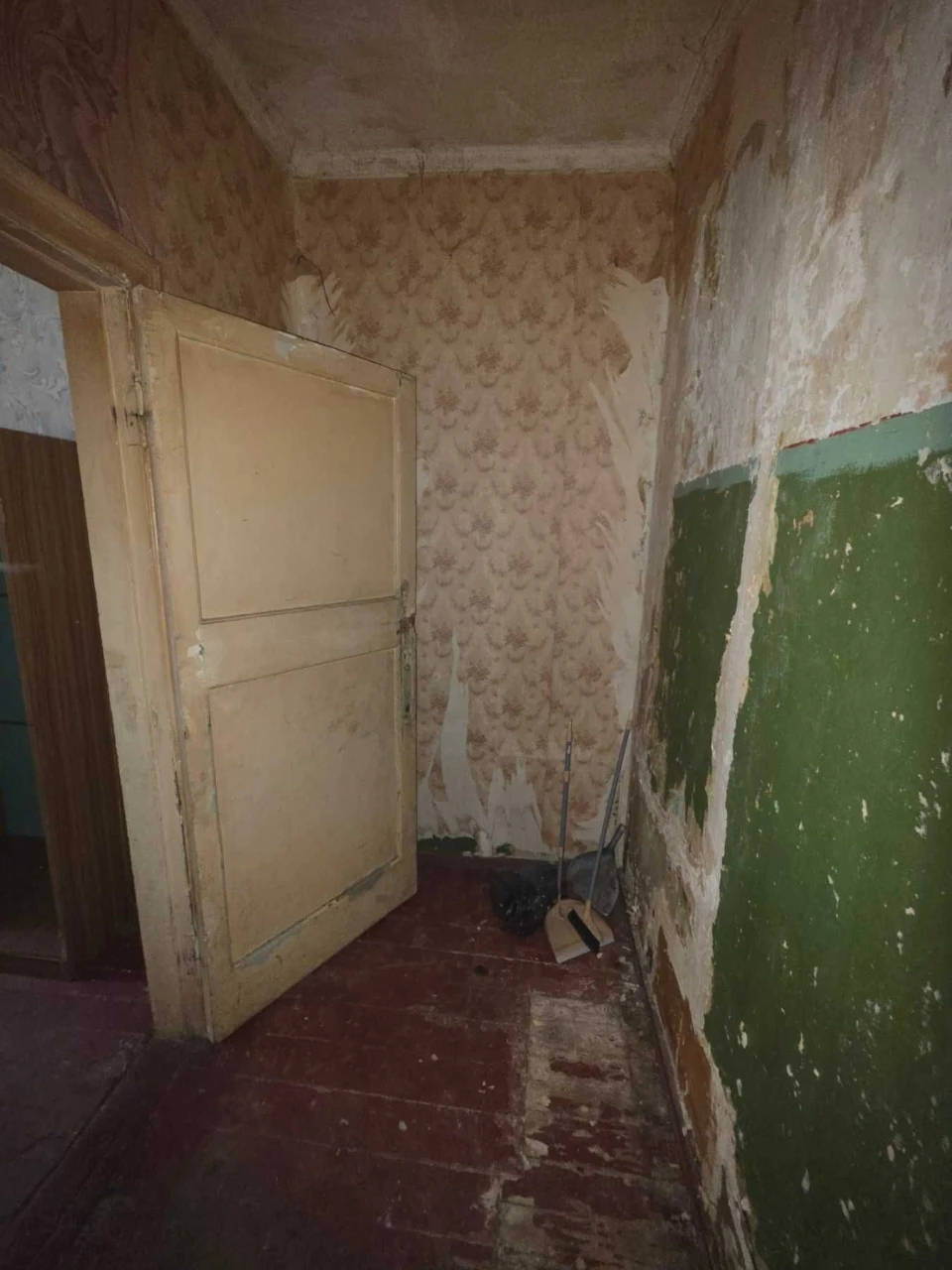 FOR SALE 2-room apartment in the train station area (village Budilevnyk, city Kam'