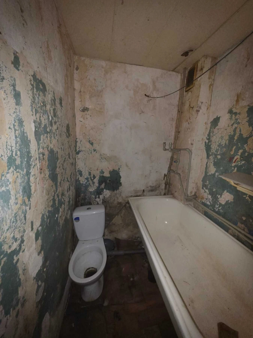 FOR SALE 2-room apartment in the train station area (village Budilevnyk, city Kam'