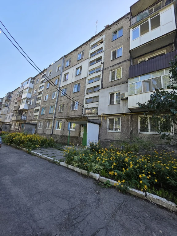 2 rooms, Social District