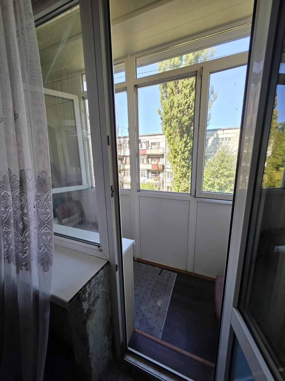 2 rooms, Social District