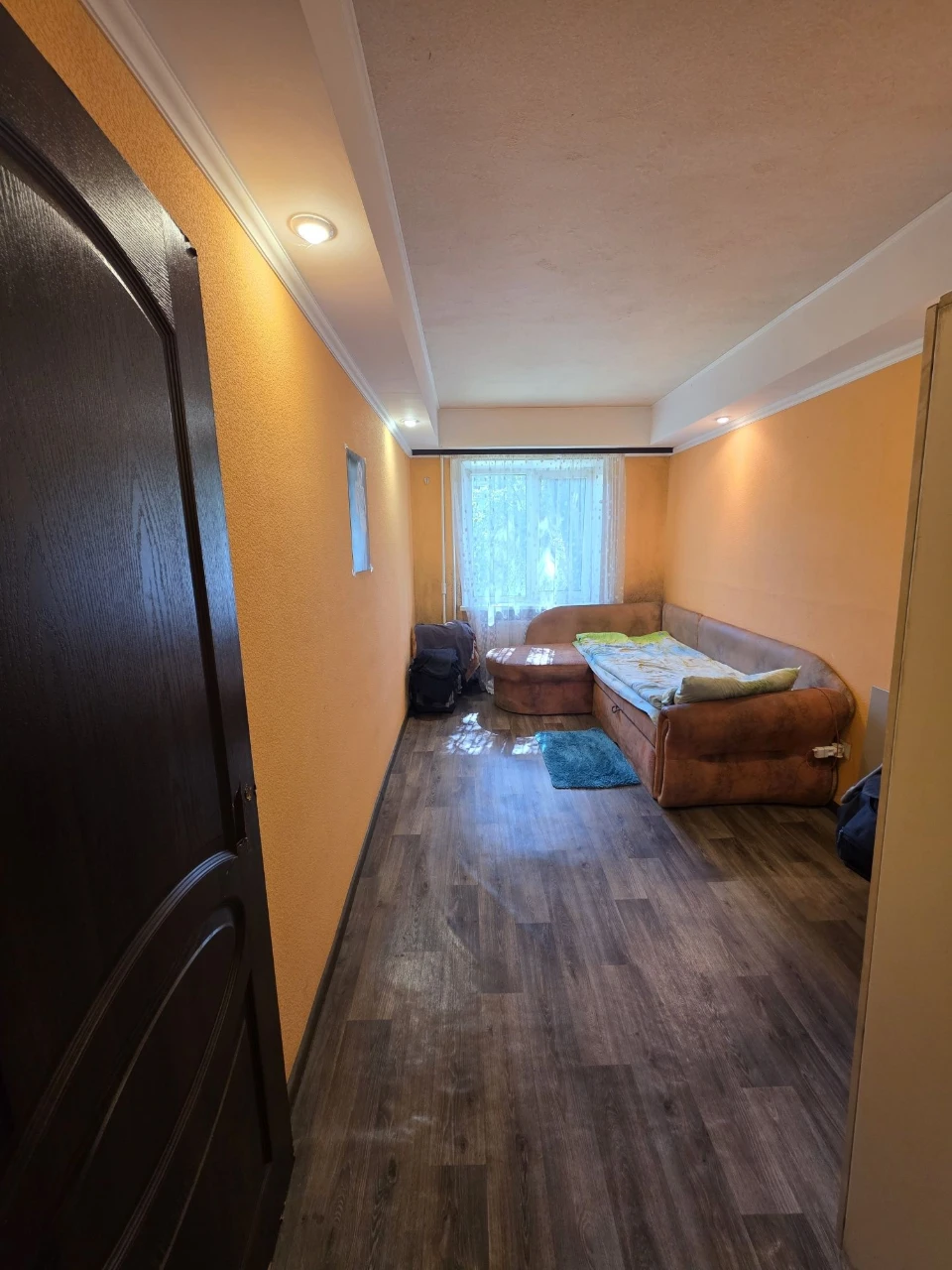 2 rooms, Social District