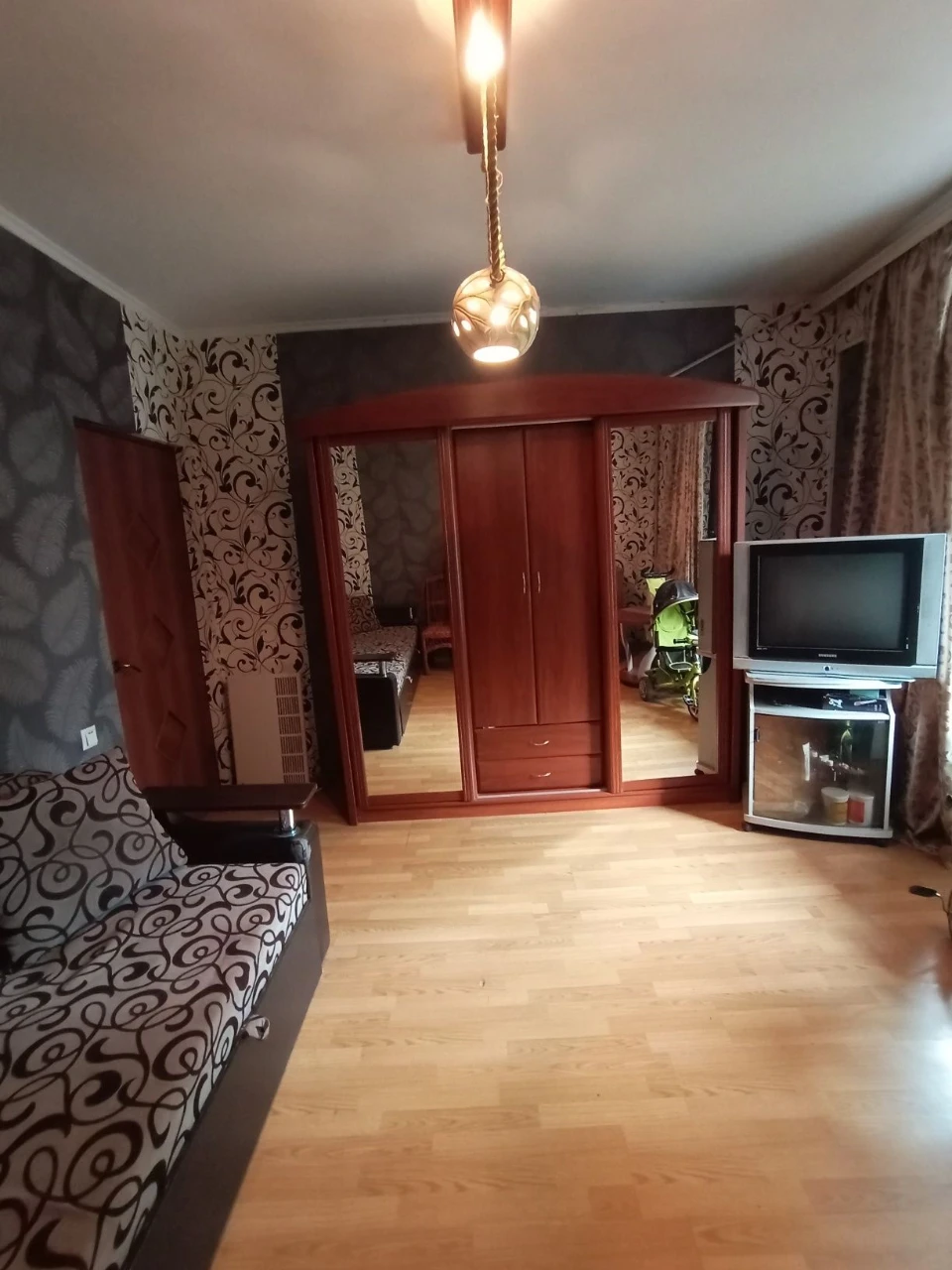 For Sale: 2-bedroom apartment, move in and live!