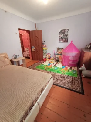 For Sale: 2-bedroom apartment, move in and live!