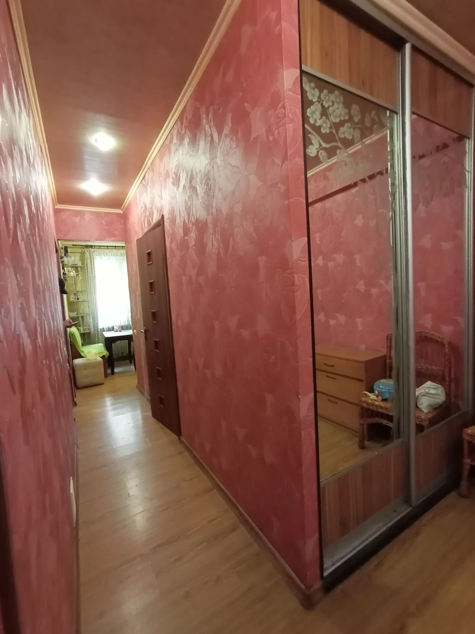 For Sale: 2-bedroom apartment, move in and live!