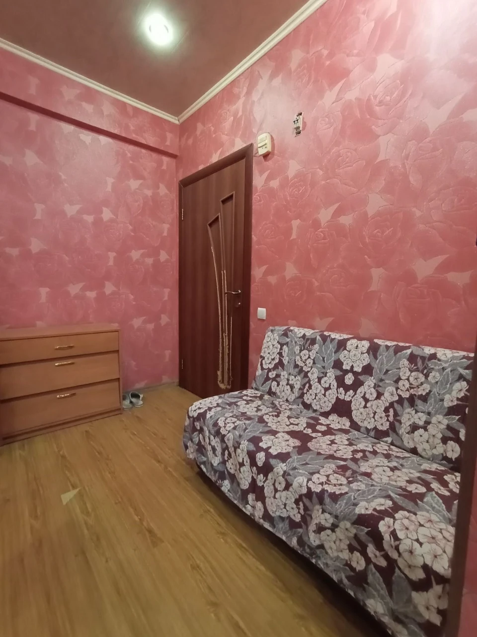 For Sale: 2-bedroom apartment, move in and live!