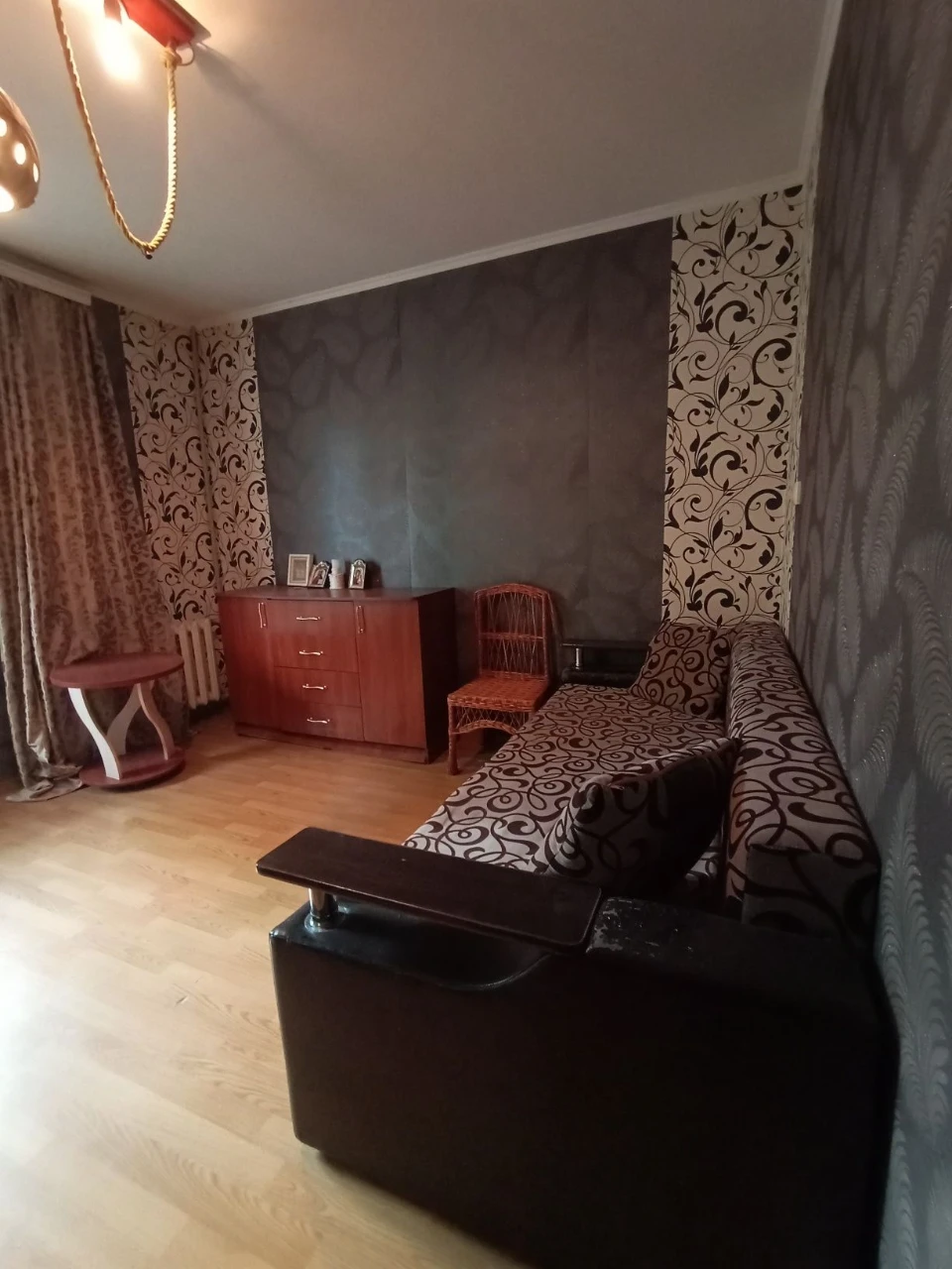 For Sale: 2-bedroom apartment, move in and live!