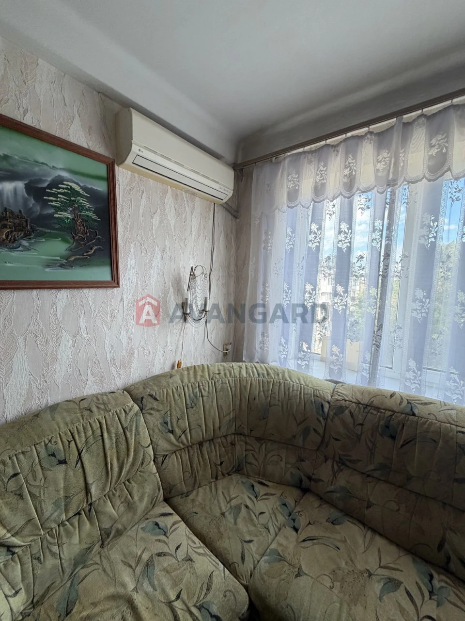 Продається 2-кімнатна квартира.