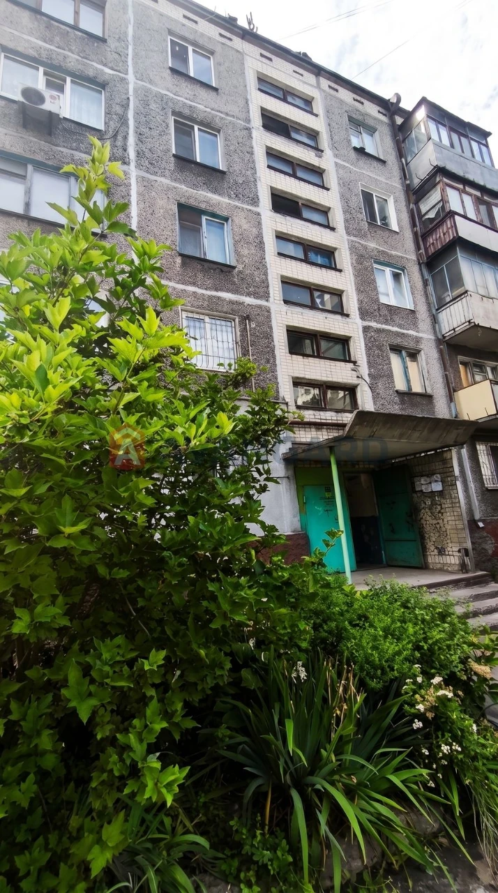 Продається 2-кімнатна квартира.