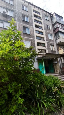 Продається 2-кімнатна квартира.