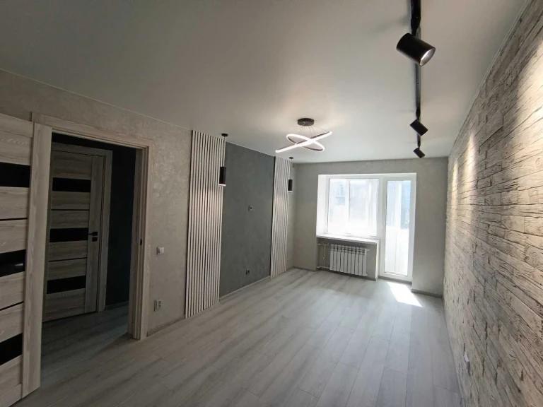 FOR SALE: 1-bedroom apartment in the city center on Freedom Avenue