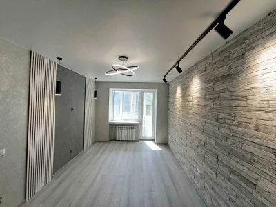 FOR SALE: 1-bedroom apartment in the city center on Freedom Avenue