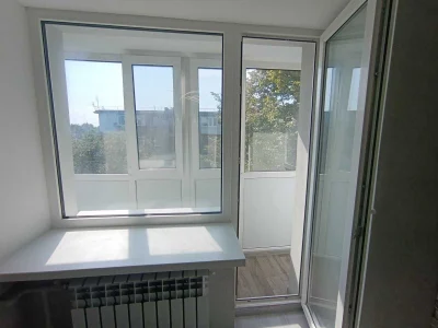 FOR SALE: 1-bedroom apartment in the city center on Freedom Avenue
