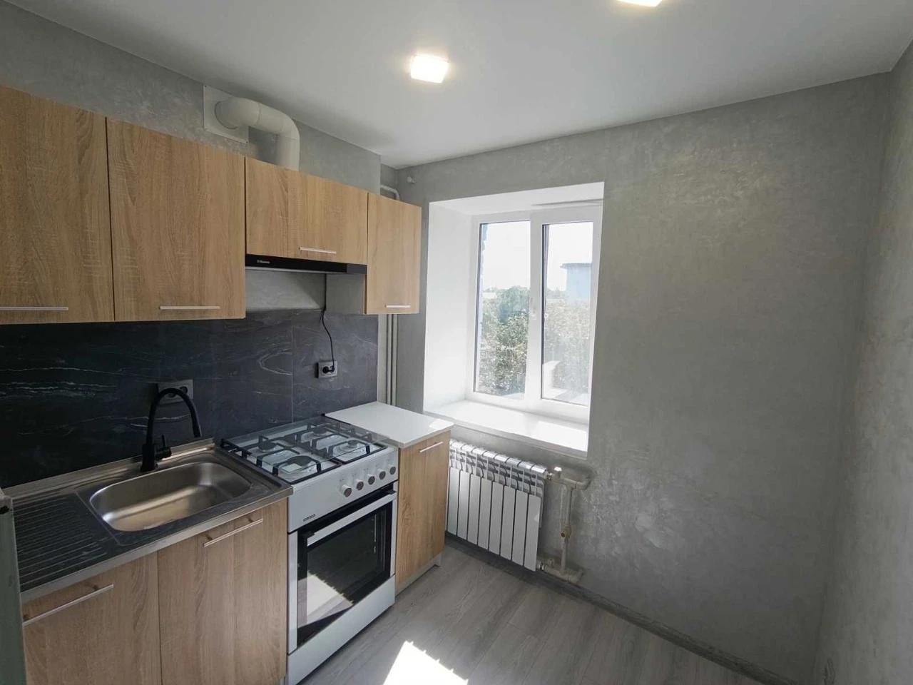 FOR SALE: 1-bedroom apartment in the city center on Freedom Avenue