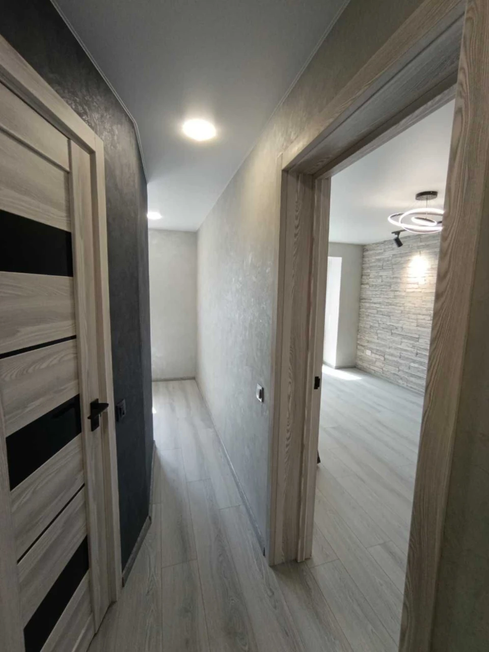 FOR SALE: 1-bedroom apartment in the city center on Freedom Avenue